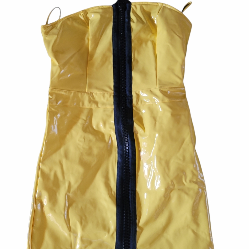Yellow Outfit PVC - Picture 2 of 2